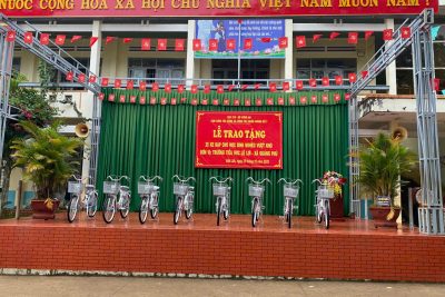 LỄ TRAO TẶNG XE ĐẠP CỦA CỤM CÔNG TÁC ĐẢNG VÀ CÔNG TÁC QUẦN CHÚNG SỐ 7 CỤC C10 – BCA